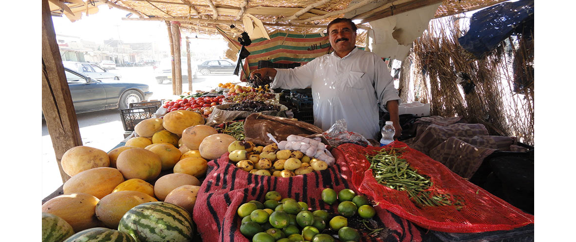 <font style='color:#f37e3e'>عاصم كامل شهيد - 50 سنة</font> <hr />&nbsp;بمساعدة قرض من مؤسسة املكم تمكنت من شراء دراجة نارية لحمل البضاعة واصبحت انقل بضاعتي بنفسي واستغنىت عن اجور النقل